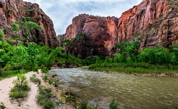 Zion National Park, Utah panoramik manzara. — Stok fotoğraf