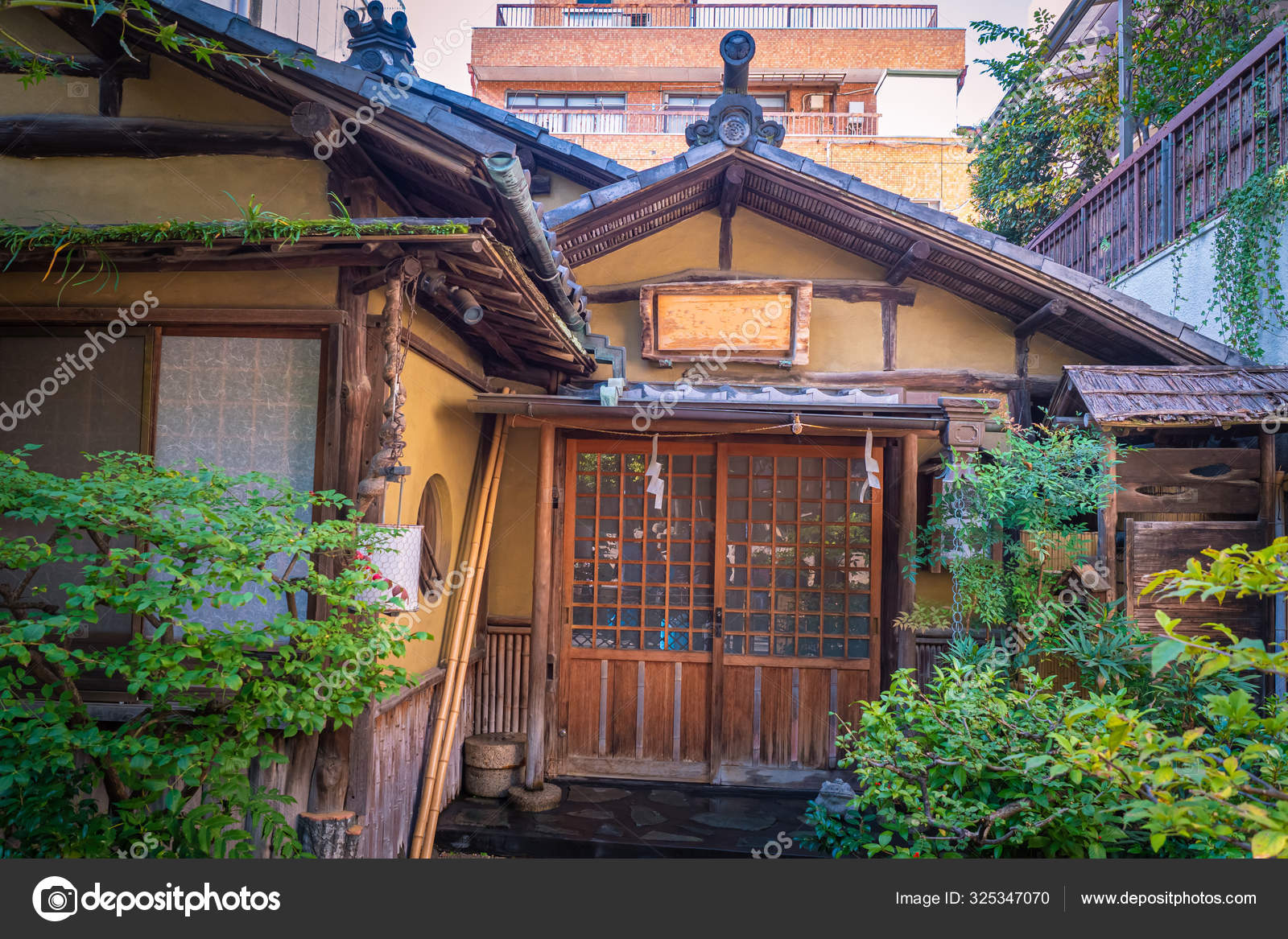 Guest House Toco In Tokyo Built From A 100 Year Old Traditional Japanese House The Gate Japan Travel Magazine Find Tourism Travel Info