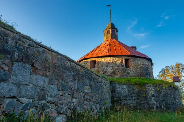 Corellia. Russia. Fortress Korela in Priozersk. Small stone fortress. Stone Fort in Corellia. Antique defense installations. Sights of Russia. Travel to the region of Russia. Excursions to Priozersk — Stock Image Corellia. Russia. Fortress Korela in Priozersk. Small stone fortress. Stone Fort in Corellia. Antique defense installations. Sights of Russia. Travel to the region of Russia. Excursions to Priozersk Stock Photo