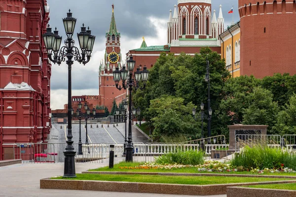 Moscow. Russia. Kremlin. Spasskaya Tower. Kremlin towers. Krassnaya square. Morning Moscow. Traveling to the cities of Russia. Walks in Moscow. Sights of Russia. Guide to the capital. Lanterns