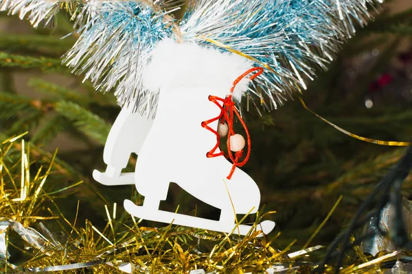 Natal Árvore Decoração Brinquedo Branco Patins Pendurar Ramo Árvore Para — Fotografia de Stock
