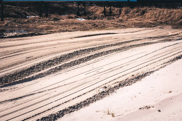 Dlouhé Stopy Kol Osobního Automobilu Písku — Stock fotografie