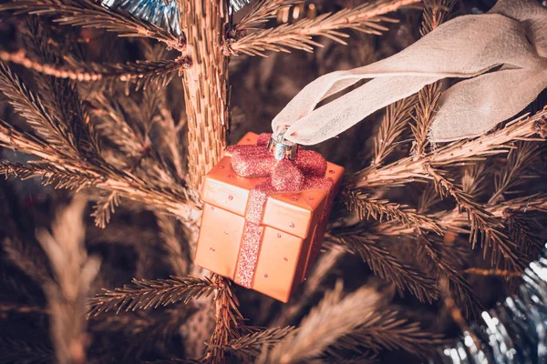 Nieuwe Jaren Kerstboom Decoraties Witte Schaatsen Boot Hangt Firtree Branch — Stockfoto