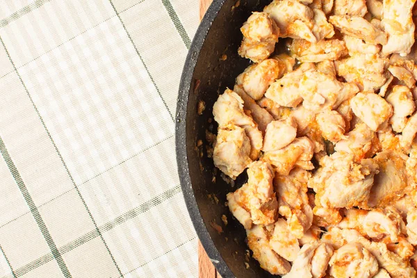 Potongan Daging Ayam Yang Dimasak Dengan Saus — Stok Foto