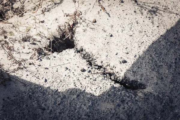 Kleine Scheur Grond Aan Oever Van Rivier Als Gevolg Van — Stockfoto