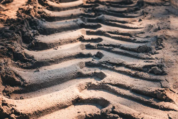 Tiefe Spuren Von Den Rädern Eines Großen Lastwagens Auf Dem — Stockfoto