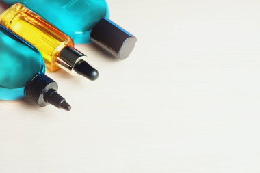 Spa masajı için güzel kokulu yağlar.