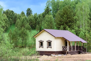 Ormandaki insanlar için güzel bir ev..