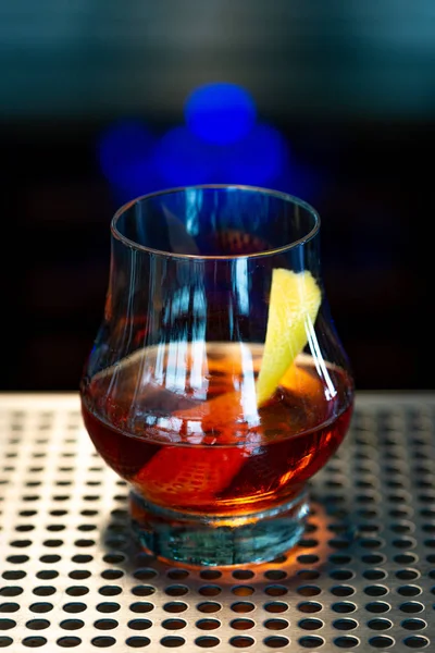 Sazerac cocktail at bar counter. — 스톡 사진