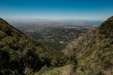 Masa dağının tepesinden Capetown 'a bak