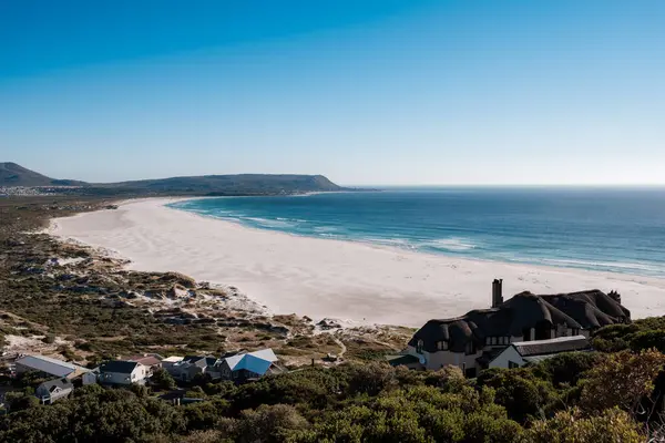 Vista Aves Una Playa Arena Blanca Con Océano Azul — Foto de Stock