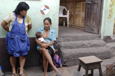  Belen, Iquitos, Peru bir pazarda Perulu kadınların.