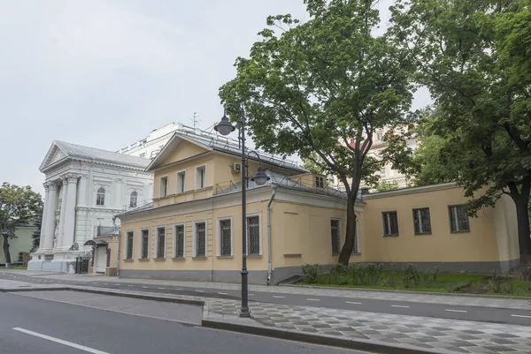 Gamla herrgården på Pyatnitskaya street i Moskva, Ryssland. — Stockfoto