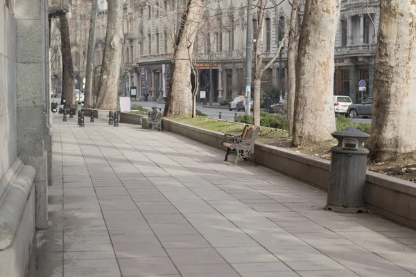 Trottoaren i Tbilisi, Georgia-land. — Stockfoto