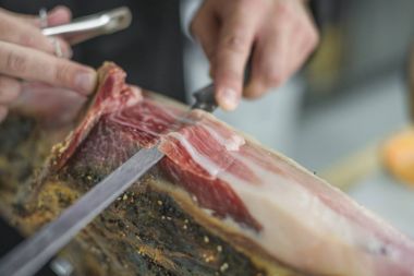 İspanyol geleneksel jambon (hamon Dilimleme).