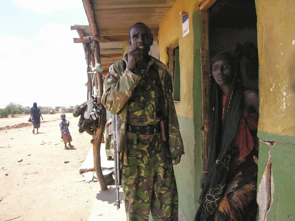 Marsabit District Kenya Março 2012 Guarda Segurança Armada Não Identificada — Fotografia de Stock