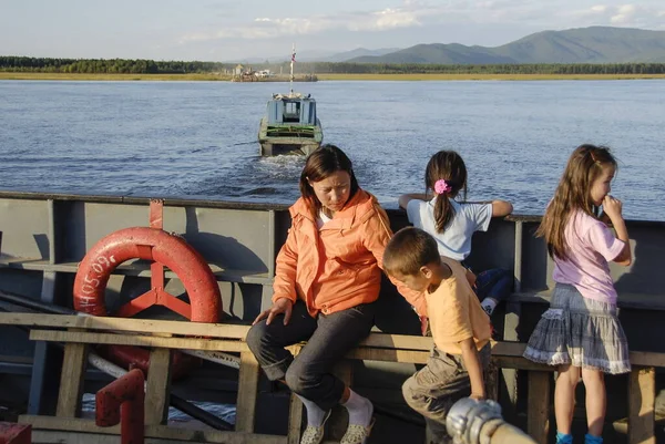 Ust Barguzin Russia August 2009 Unidentified Buryat Woman Kids Get — Stock Photo, Image