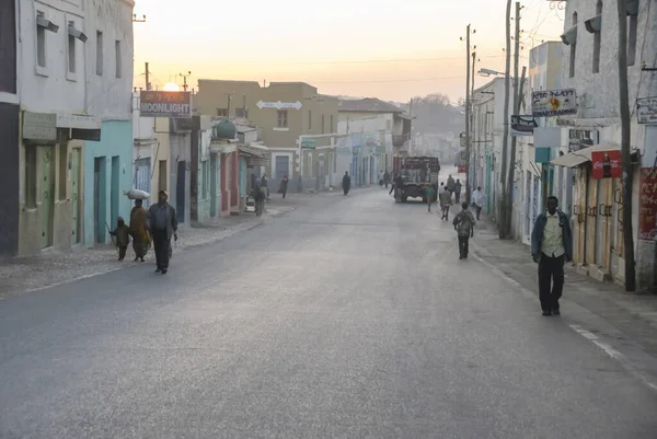 Harar Etiopía Marzo 2012 Personas Identificadas Caminan Por Calle Principal — Foto de Stock