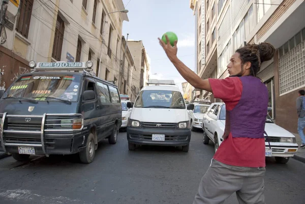 Paz Bolivia May 2010 Unidentified Man Perform Juggling Art Street — 图库照片