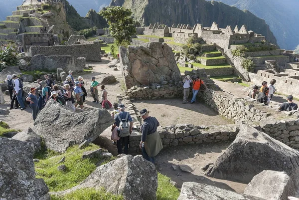 Machu Picchu Peru Maio 2010 Grupo Turistas Não Identificados Participa — Fotografia de Stock