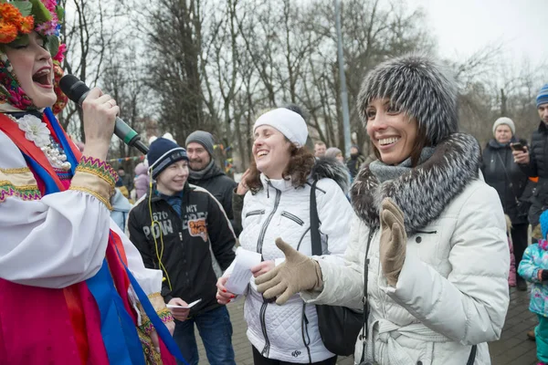 Москва Россия Марта 2016 Неизвестные Русские Женщины Веселятся Традиционном Фестивале — стоковое фото