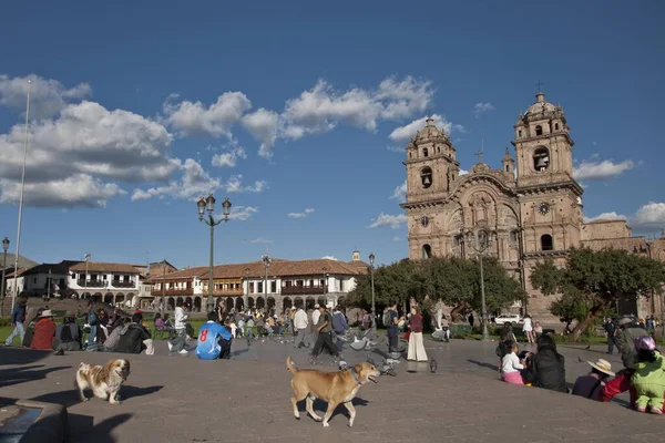 Cuzco Peru Května 2010 Neidentifikovaní Peruánci Odpočívají Náměstí Plaza Armas — Stock fotografie