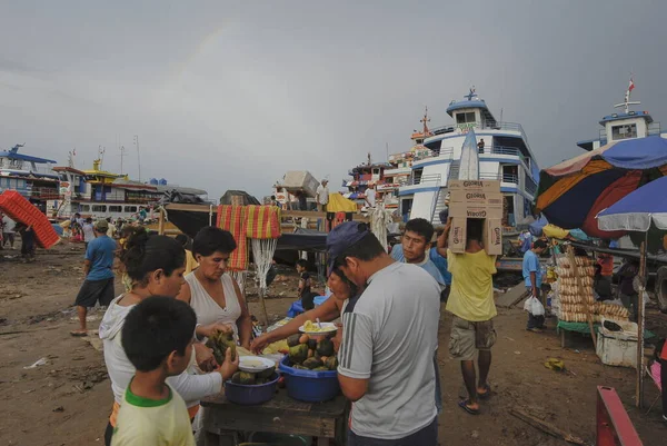 Iquitos Peru April 2010 Unidentified Passengers Have Snack Departure Ship — Stock Photo, Image