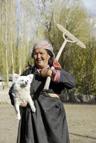 Leh India May 2009 Unidentified Ladakhi Woman Poses Photo Going — Stock Photo, Image