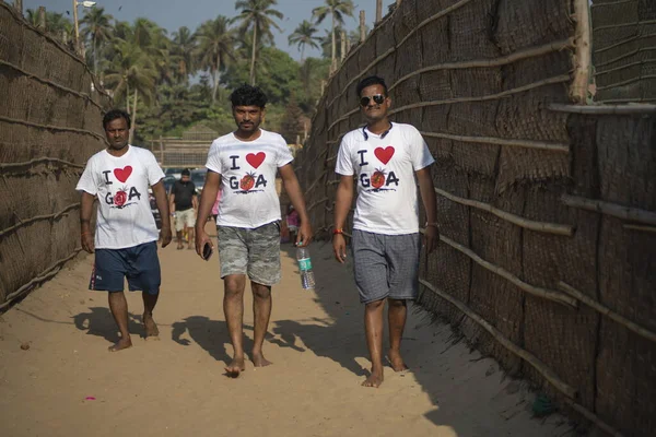 Arambol Índia Fevereiro 2020 Homens Indianos Não Identificados Caminham Até — Fotografia de Stock
