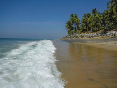 Kerala, Hindistan 'da terk edilmiş Varkala plajı..