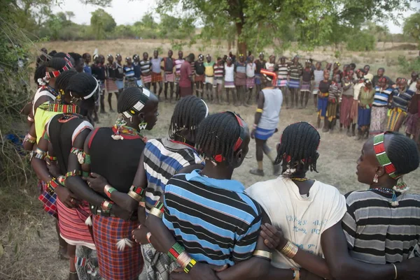 Valley Omo Ethiopia March 2012 Unidentified Hamer Men Dance Traditional — Stock Photo, Image