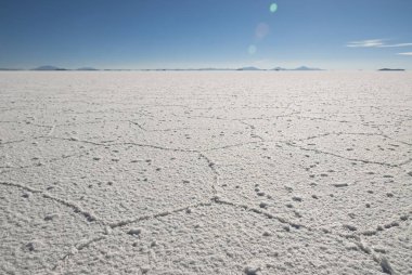 Bolivya 'da düz tuz çölü Salar de Uyuni.
