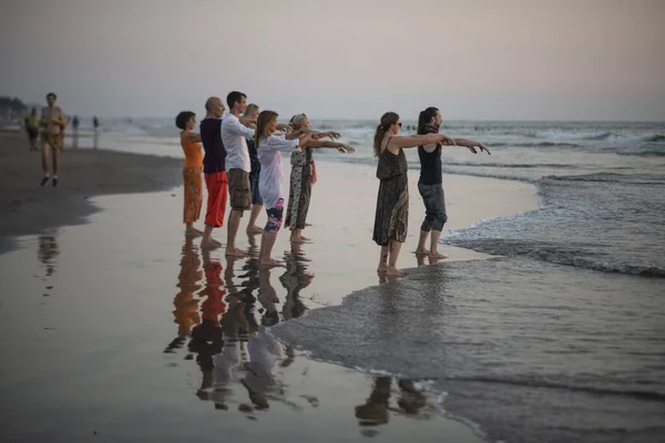 Arambol India February 2020 Unidentified People Exercises Sunset Arambol Beach — Stock Photo, Image