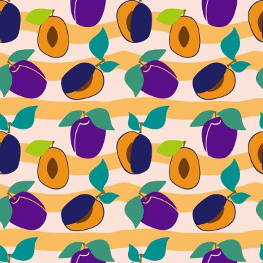 Arkaplanda yeşil yapraklar ve erikler olan pürüzsüz bir desen. Dilimlenmiş erik. Etten erikler. Vektör arkaplanı. Taze meyve. Erik deseni. vektör