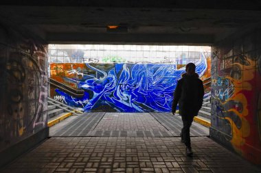 Kiev, Ukrayna Podil 'de sokak sanatıyla dolu bir yeraltı geçidi, şehrin modern ve işçi sınıfı bölümü..