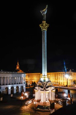 Kiev, Ukrayna, Khreschatyk Caddesi 'ndeki Bağımsızlık Anıtı