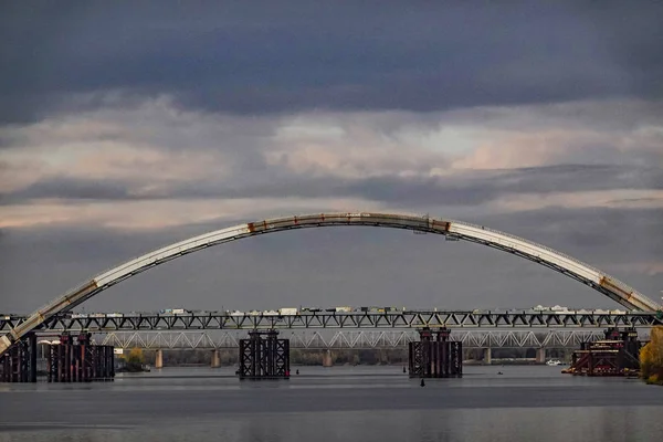 Kiev Ukrayna Çelik Kemerli Köprüsü Dinyeper Nehri Üzerinde — Stok fotoğraf