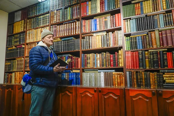 Kiev Ucrania Clientes Que Navegan Una Librería Anticuaria —  Fotos de Stock