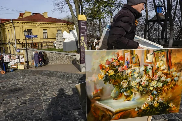 Kiev Ukrayna Podil Mahallesinde Satmak Için Yağlı Boya Çiçek Tablosu — Stok fotoğraf