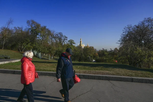 Kiev Ukrayna Ziyaretçileri Anavatan Anıtı Manastır Unesco Miras Alanı Kiev — Stok fotoğraf