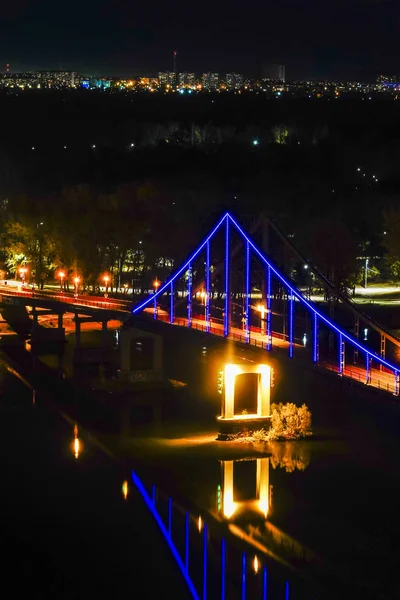 Kiev Ucrania Iluminado Puente Pishokhidnyy Mist Cherez Dnipro Río Dnieper —  Fotos de Stock