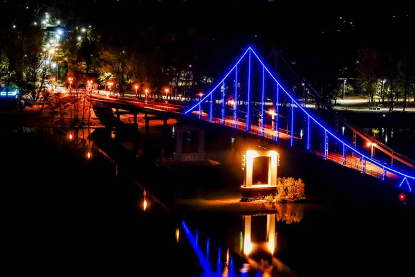 Kiev Ucrania Iluminado Puente Pishokhidnyy Mist Cherez Dnipro Río Dnieper — Foto de Stock