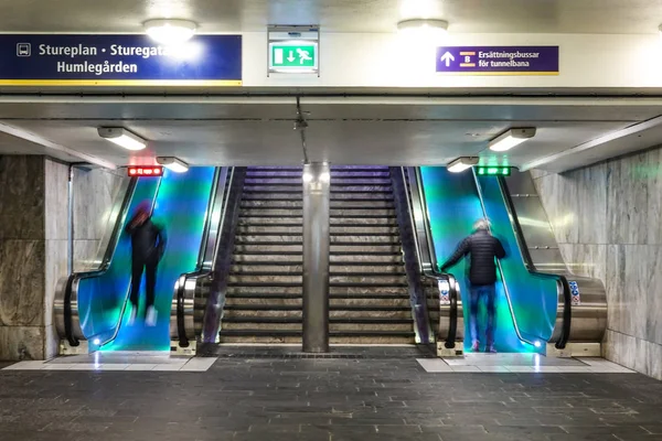 Stockholm Schweden Eine Blau Beleuchtete Rolltreppe Ostermalsmstorg — Stockfoto