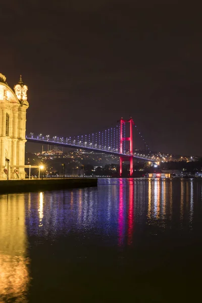 Istambul Turquia Mesquita Ortakoy Sob Ponte Bósforo Conhecida Oficialmente Como — Fotografia de Stock