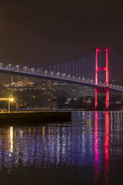 Istambul Turquia Mesquita Ortakoy Sob Ponte Bósforo Conhecida Oficialmente Como — Fotografia de Stock