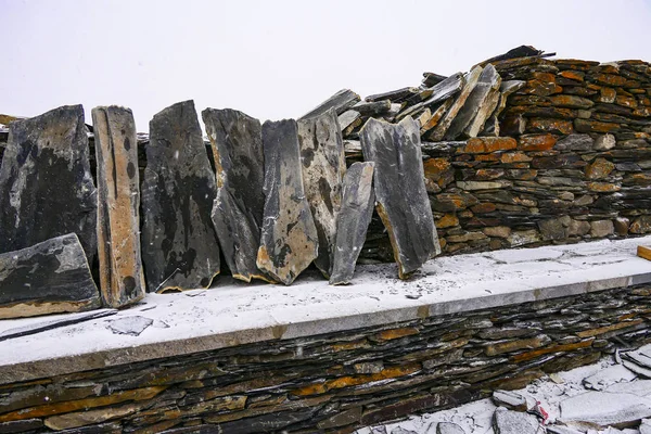 Stepantsminda Georgiesteine Die Zum Bau Und Wiederaufbau Der Gergeti Dreifaltigkeitskirche — Stockfoto