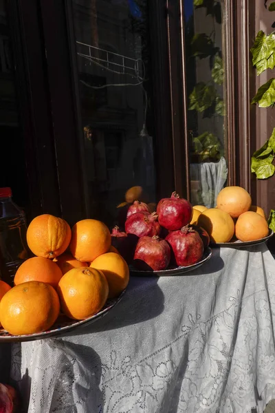 Tiflis Georgia Naranjas Granadas Sol Fuera Café —  Fotos de Stock