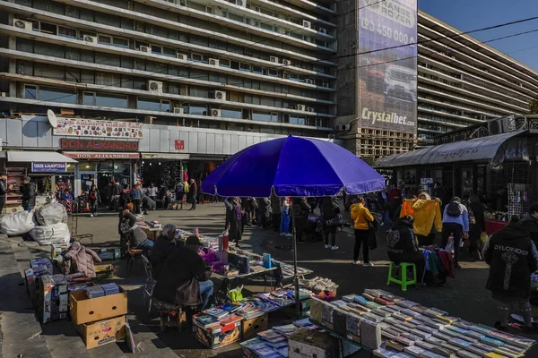 格鲁吉亚第比利斯车站广场的一个市场 是该市的交通枢纽 — 图库照片