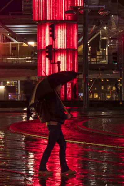 Stockholm Zweden Een Vrouw Met Een Paraplu Regen Bij Sergels — Stockfoto