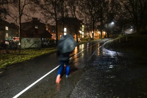 Estocolmo Suécia Pedestres Andando Chuva — Fotografia de Stock